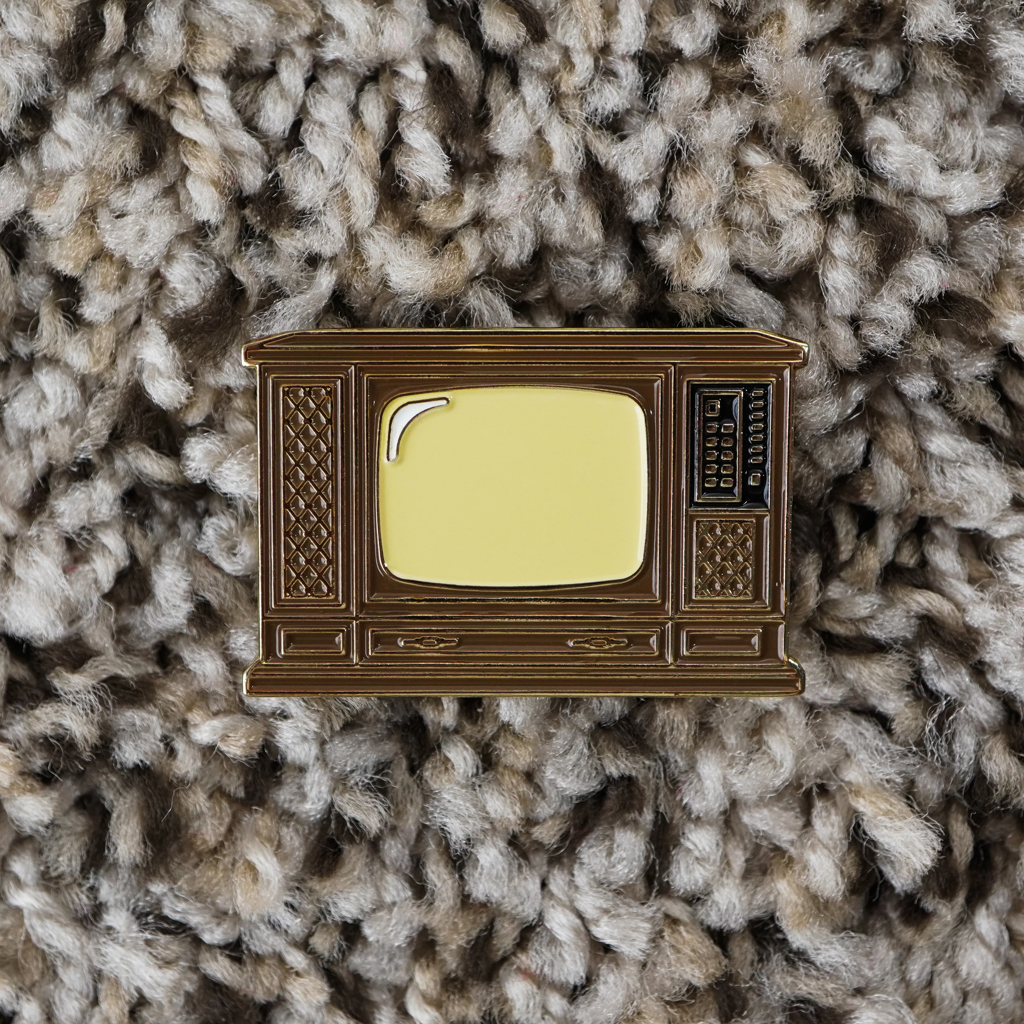'80S TV ENAMEL PIN - Image 2