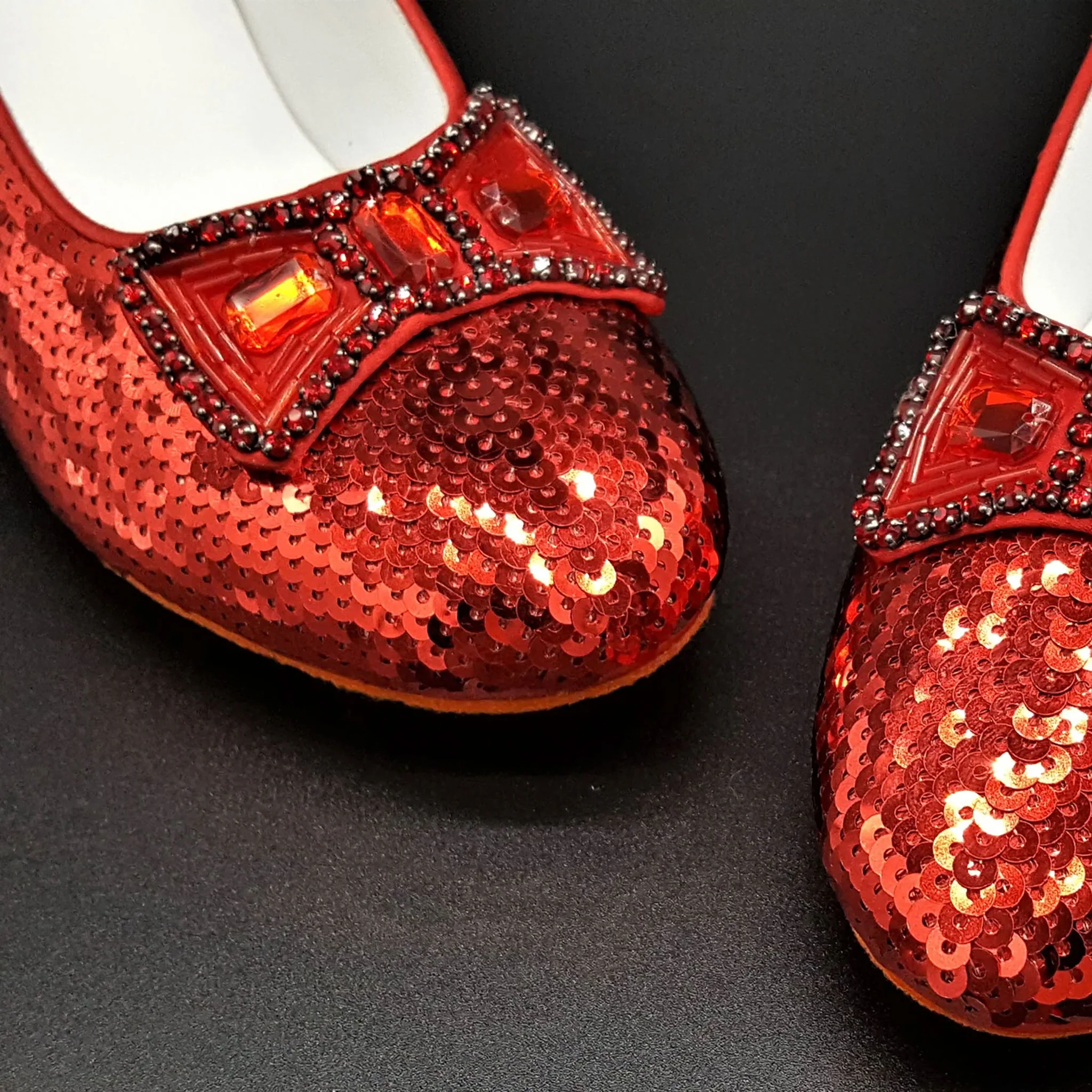 THE WIZARD OF OZ: RUBY SLIPPERS PROP REPLICA - Image 8